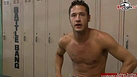 ब्रूनेट स्लट बिग टिट्स के साथ रिंग में बॉक्सर को चोदती है