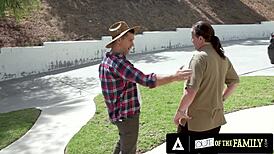 पेनलोप के, यंग एडल्ट 18+ एक्जिबिशनिस्ट, वाइफ देखते हुए फक करती है