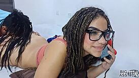 Mi Sobrina Es Infiel La Convenso En Follar Y Su Marido La Llama Por Celular Mientras Coge Conmigo En La Cama Sex Por El Culo A Sobrina Gostosa Co�o Apretado