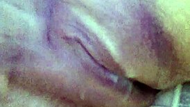 Metiendo mano a mi zorra caliente, getting her wet 😈