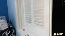 Fumando e fodendo sem camisinha a gostosa Carol Corrales no Red