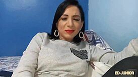 Fumando e fodendo sem camisinha a gostosa Carol Corrales no Red