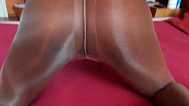 German woman in pantyhose gets fingered and cumshot