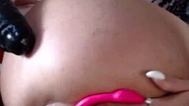 wet pussy gets creampied in casual homemade scene