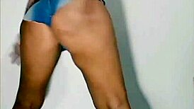 mirelladelicia masturbates