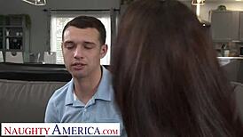 अरे क्रिस्टल रश, तुम्हारी रूसी मिल्फ चूत में वह युवा 18+ लटका हुआ लंड कैसा लग रहा है?