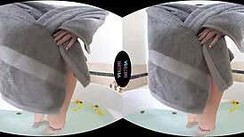 Jade Baker vibes her trimmed pussy solo in the bath! 😍