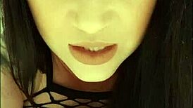 harmony reigns says: 'stare into my pretty blue eyes and listen to my sexy british accent' up close.