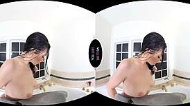 Jade Baker vibes her trimmed pussy solo in the bath! 😍