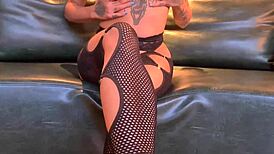 Masseur seduces and bangs Russian teen Bailey's shaved pussy! 😏