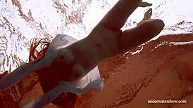 अरे, लोला के बड़े चुचे पूल में पानी के नीचे उछलते देखोगे?