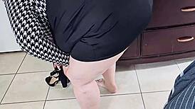 Perverted guy jerks off to my huge bbw ass in public 😏