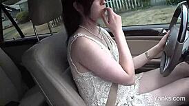 yanks amateur savannah sly cumming hard in car