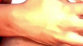 devagar no meu cuzinho apertadinho, será que aguento esse pau enorme?