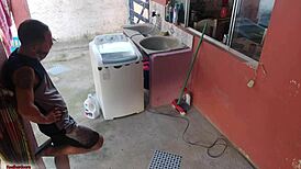 A Patroa Saiu e a Empregada Não Resistiu Meu Pau Duro