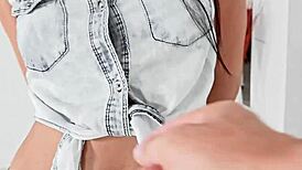 क्यूरियस कैमरामैन क्यूट 18 वर्जिन को डीप ड्रिल करता है वाइल्ड सेक्स सेशन में