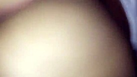 Bien mojada dedo en el culo de una teen 18+ amateur en escena de ass y pussy