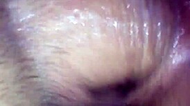 Bien mojada dedo en el culo de una teen 18+ amateur en escena de ass y pussy