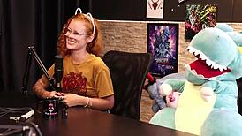 O fetiche dela é se exibir e provocar o vizinho - dracaryssg