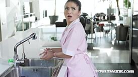 ऑल नेचरल रशियन कैंडी कोर्स हार्ड राइड करती है डबल फेशियल के लिए