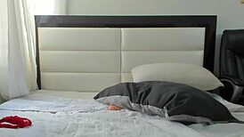 Hey, Latina girl shows off huge ass on webcam, damn! 🔥