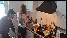 होने दो... मेरी स्टेपसिस्टर को सोते समय सरप्राइज़ फक करो 😲