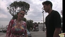 वाह, बड़े स्तन और फैले छेद पागलपन करते हैं, जानते हो?