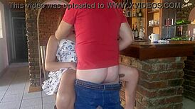 आखिरकार सिस-इन-लॉ की स्कर्ट के नीचे चोदा