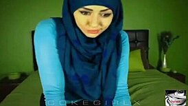 I love this sexy arab hijabi twerking