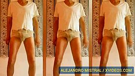 Alejandro mistral nuevamente en calzoncillos blanco y azul