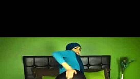 I love this sexy arab hijabi twerking