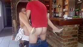 आखिरकार सिस-इन-लॉ की स्कर्ट के नीचे चोदा