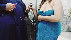 Hey, Desi Indian aunty, wanna seduce the plumber for real sex talk?