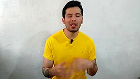 Joven twink dotado de 21cm penetra al se�or taquero en la bodega de salsas a pelo relato sexual