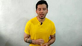 Joven twink dotado de 21cm penetra al se�or taquero en la bodega de salsas a pelo relato sexual