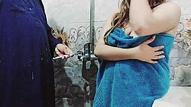 Hey, Desi Indian aunty, wanna seduce the plumber for real sex talk?