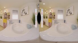 एलीक्स स्टार बाथ में लेटी, फन की प्यासी