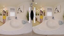 एलीक्स स्टार बाथ में लेटी, फन की प्यासी