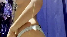 हिडन कैमरा मैक्सिकन जवां को ड्रेसिंग रूम में पकड़ता है