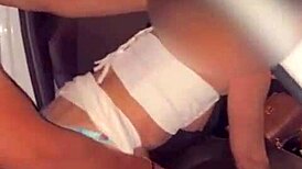 quando o marido entrega sua linda esposa ruiva a dois negros dotados no terreno abandonado?