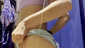 हिडन कैमरा मैक्सिकन जवां को ड्रेसिंग रूम में पकड़ता है