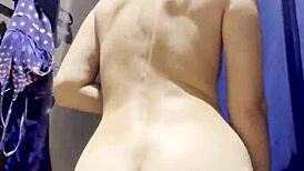 हिडन कैमरा मैक्सिकन जवां को ड्रेसिंग रूम में पकड़ता है