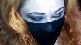 Indian aunty shows off her sexy big tits intensely