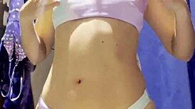 हिडन कैमरा मैक्सिकन जवां को ड्रेसिंग रूम में पकड़ता है