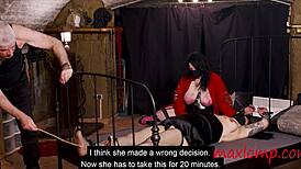 यार, इस मोटी BBW को लेटेक्स में बेंत मारना एक्सट्रीम, उसके टैटू पैर जंगली हैं!