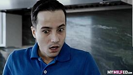 pleasing mommy slimthick vic riding her stepson hard