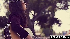 Alice White gets a creampie in her wanderlust adventure