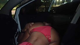 esposa de quatro para desconhecidos no dogging e o corno batendo punheta 🐶