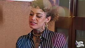 Lady Snow's room service request turns into a wild ass licking session with intense squirting.