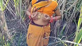 इंडियन डेसी बेब गांव के रैंच पर झुकी हुई! 🔥